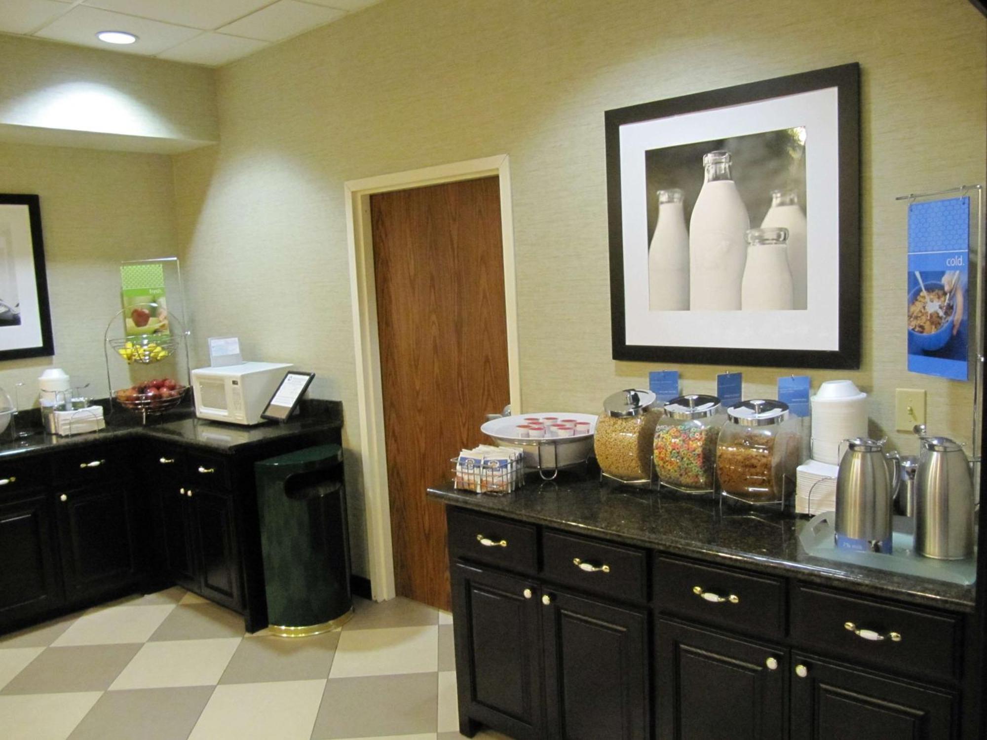 Hampton Inn Lindale/Tyler Экстерьер фото